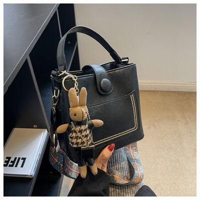 Retro Luxury Bags for Women 2025 New Korean Style Fashion Shoulder Crossbody Bag Niche Design Tote Bucket Bag with Wider straps